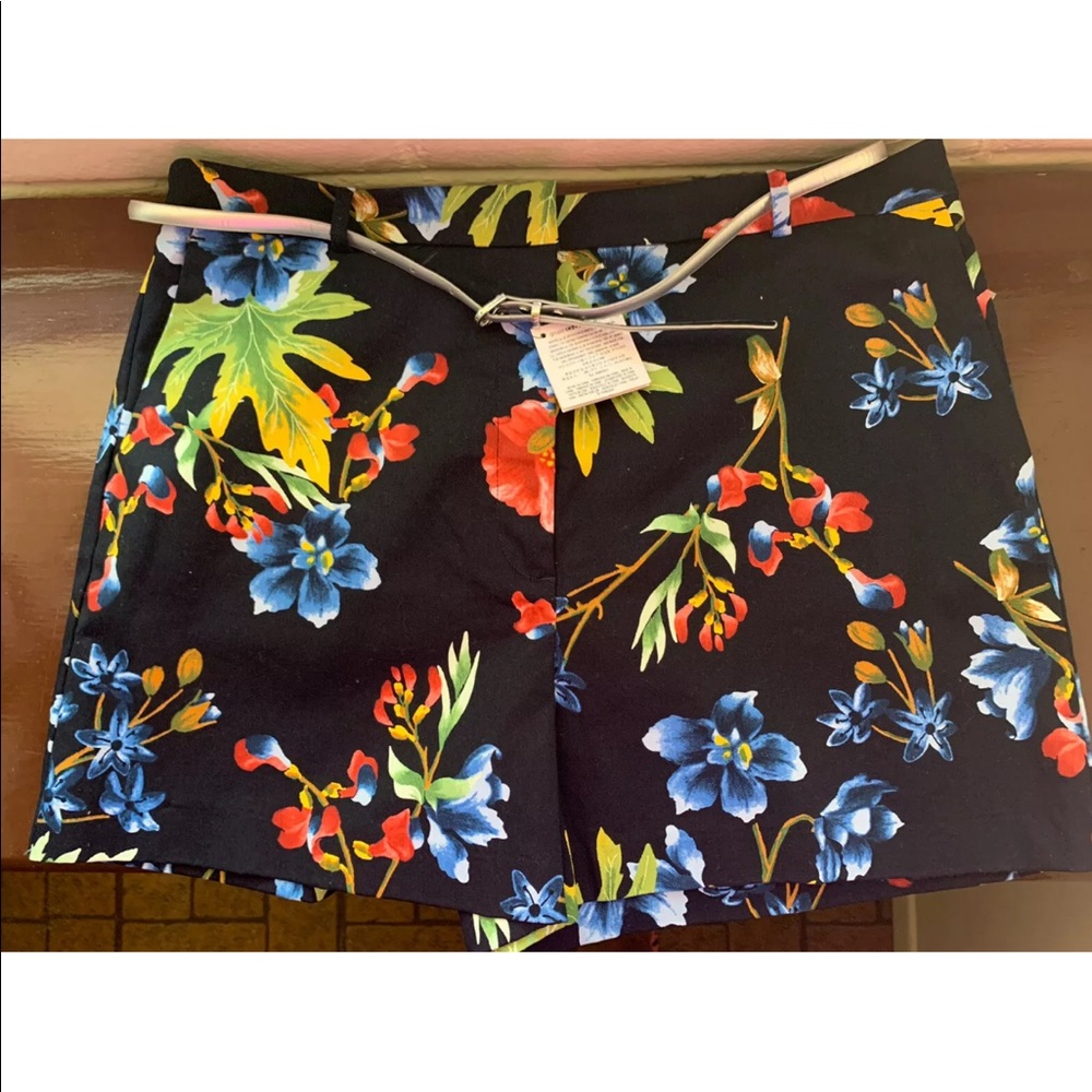Shorts - Picture 3 of 3